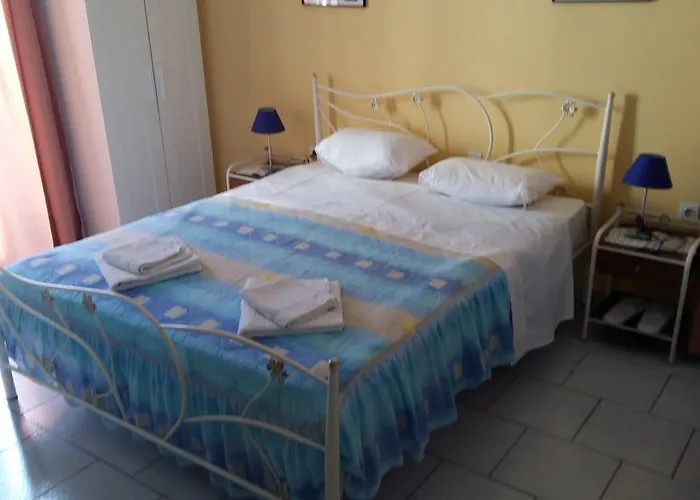 Mimoza 3* Adamantas (Milos)